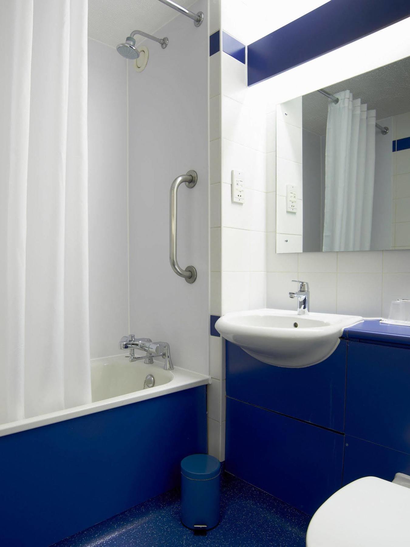 Travelodge Bristol Central Anchor Road Εξωτερικό φωτογραφία